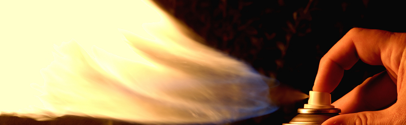 Spraydose mit Feuer Spraydose mit Feuer